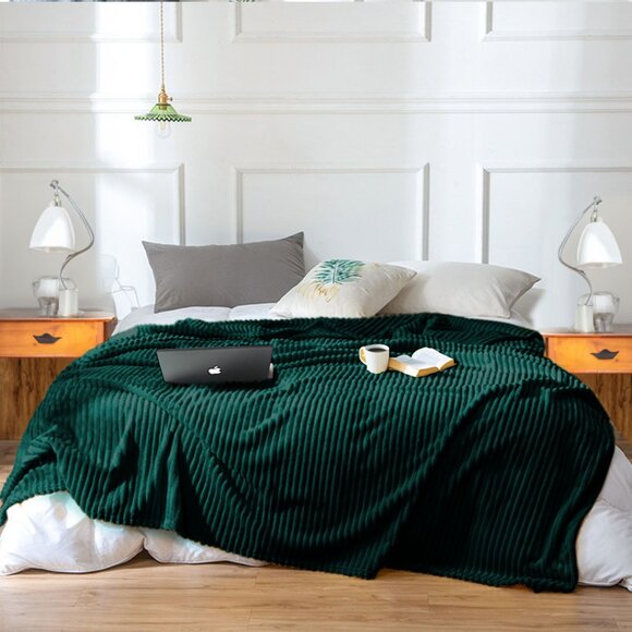 SOGA Dark Green Throw Blanket – Soft Cozy Warm Blanket for Bed, Sofa & Couch - Picture 4 of 13